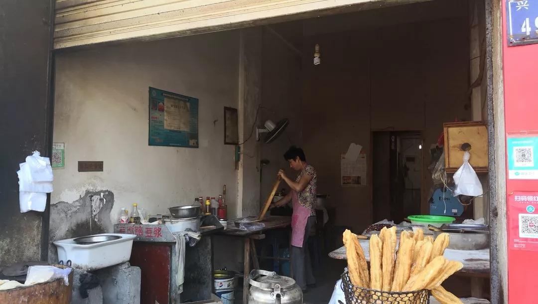 广州大学回应食堂食材过期事件，坚守责任与担当，确保师生饮食安全