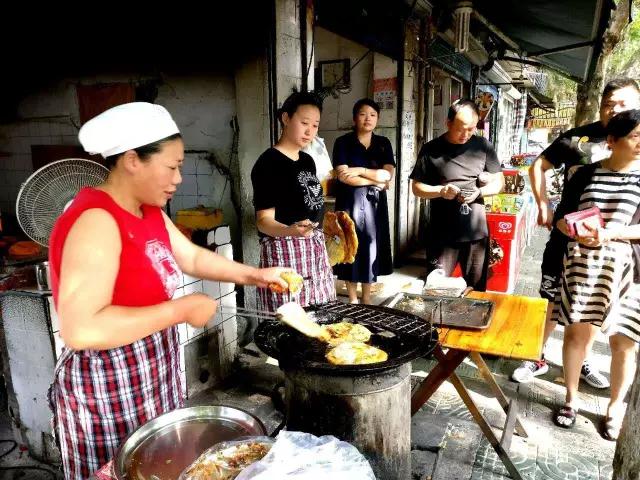 街头小吃经典与技术革新，数字化转型中的美食数据分析应用