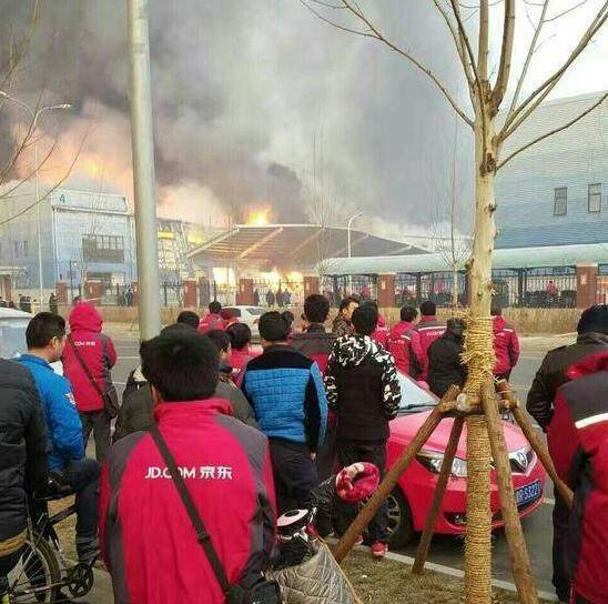 京东仓库失火事件真相揭秘，数据整合与技术应对谣言之道