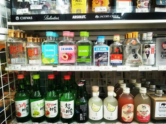 100毫升烈酒，便利店里的微醺之选